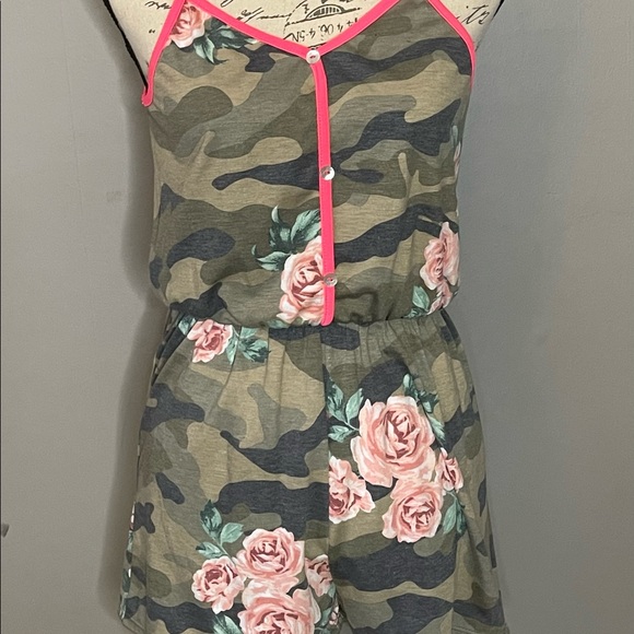 Camo floral romper - Picture 2 of 11